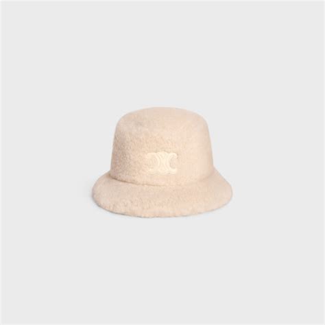 TRIOMPHE BUCKET HAT IN SHERPA CASHMERE .